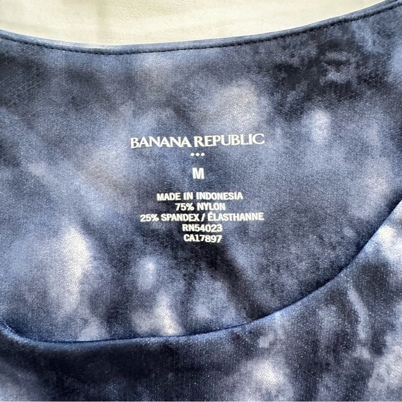 [SOLD] Banana Republic Cropped Workout Top, US M - Picture 3 of 3